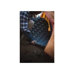 Swift Insulated -Outdoor World Insulated Swift Air Mat Lifestyle 1